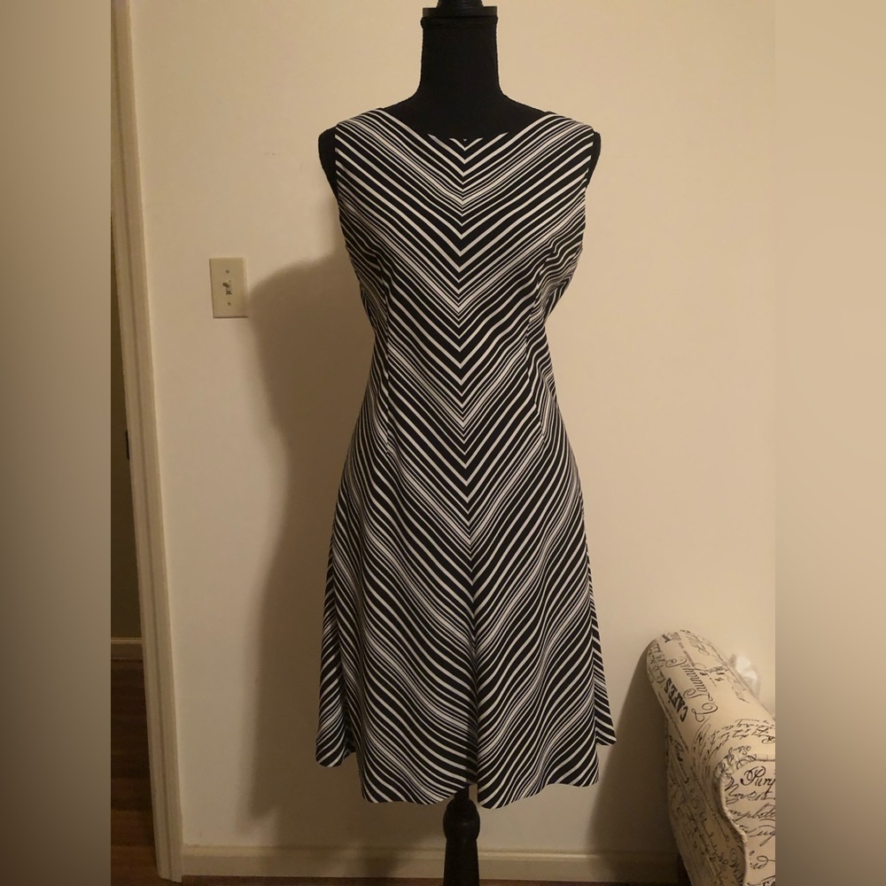 Dress; EUC; Studio 1; Sleeveless; Black & White Chevron Design; Size 8P